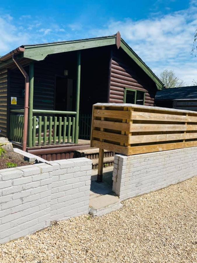 Otter 1 Huntersmoon-Warminster-Longleat-Wiltshire Villa Exterior photo